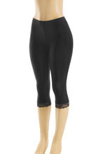 Load image into Gallery viewer, Laced trims capris